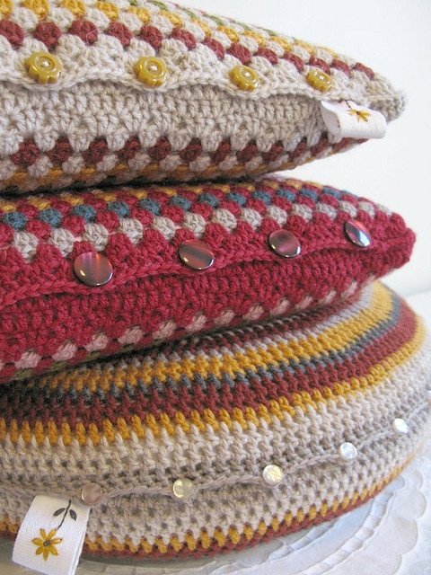 Lovely crochet pillows. Great ideas for button placement to open and remove for wash. Inspiration only.