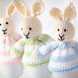 knitted easter bunnies