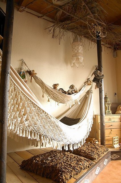 precioso macrame hammock <3......love love love this...these minds that come up with this creativeness is very inspirational!