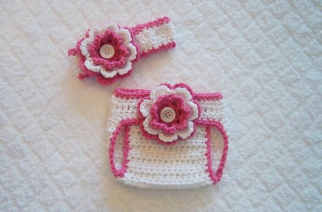 Free Baby Diaper Cover Pattern | Crochet Baby diaper cover and headband set | Flickr - Photo Sharing!